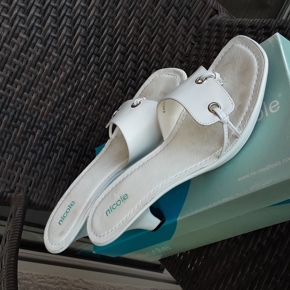 White Kitten Heels Size 7.5 EUC